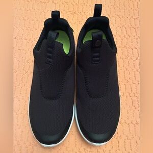 Puma Woman’s Slip On Golf Shoes Size 8 New